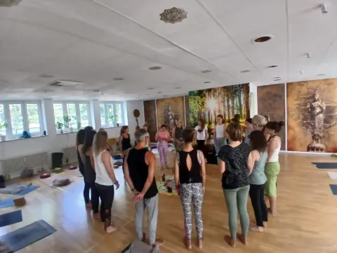 Meditationslehrer-Achtsamkeitstrainer-Ausbildung-Gluecksbringer (1) Holistic-Longevity-Ausbildung