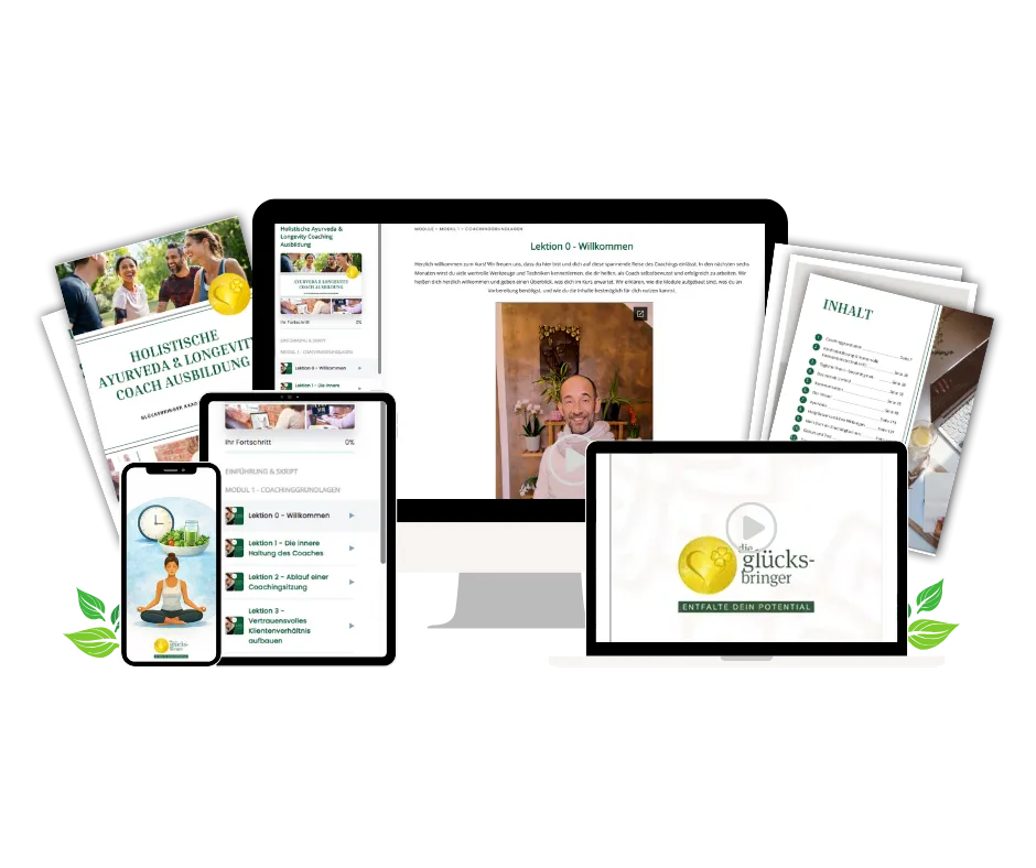 Auf digitalen Geräten wird ein Online-Kurs zur Coaching-Ausbildung angezeigt, der ein lächelndes Kursleiterbild, Kursmaterialien, eine Checkliste und eine Meditations-App zeigt – alles mit dem grün-goldenen Yogacenter-Logo, auf dem ein Kleeblatt zu sehen ist.
